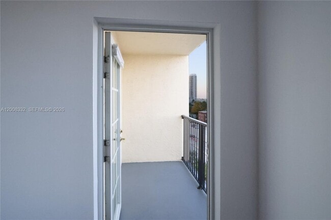 Building Photo - 520 SE 5 Ave