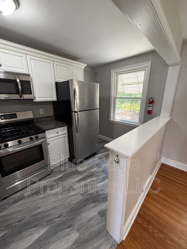 Building Photo - 528 Chester Ave