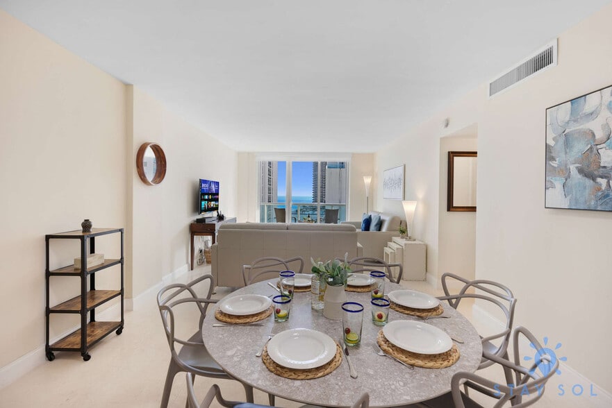 Building Photo - 3901 S Ocean Dr