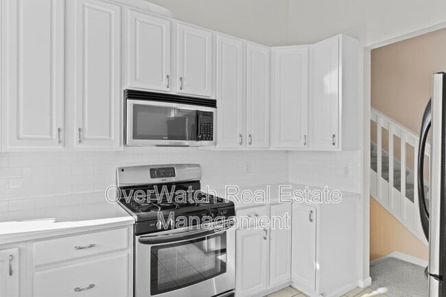 Building Photo - 10400 Lone Tree Dr