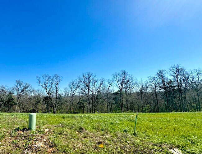 Building Photo - 5382 Selah St