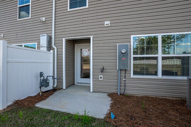 Building Photo - End unit! Available Early June!