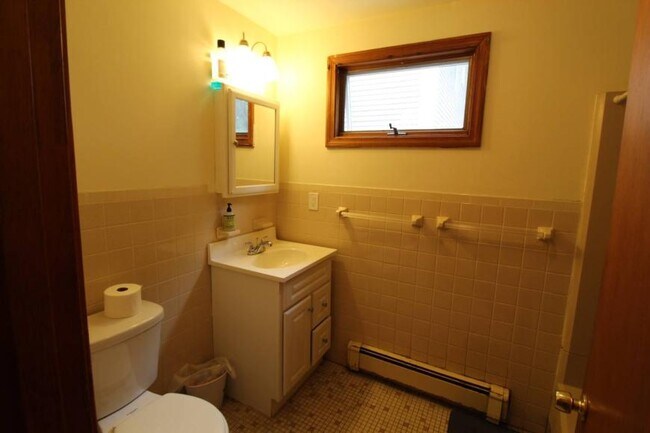 Building Photo - 3.0 bedroom in Cambridge Massachusetts 02139