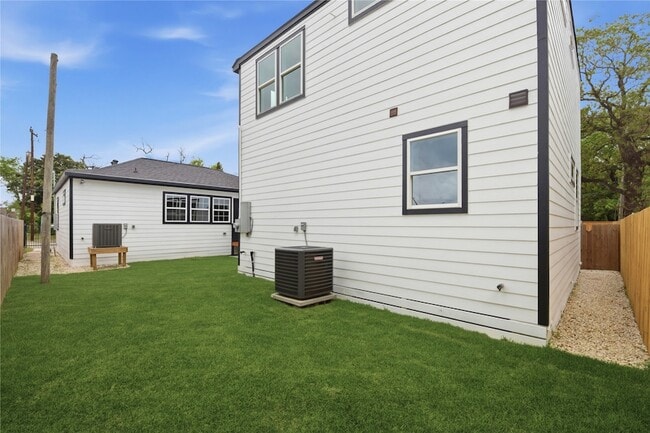 Building Photo - 4610 Providence St