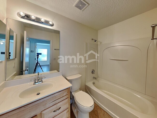 Building Photo - 2476 Winchester Ln