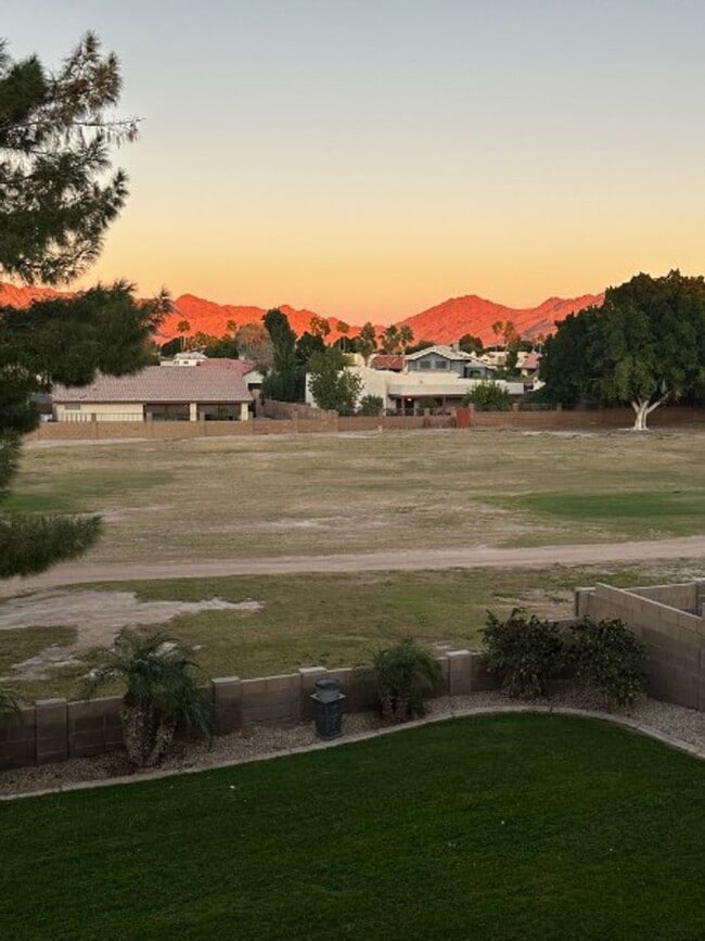 Building Photo - Golf Course Rental Property!