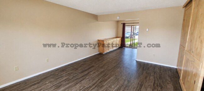 Building Photo - 504 S 20th Ave