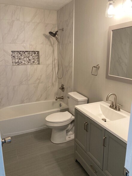 Building Photo - 340 Winding River Dr