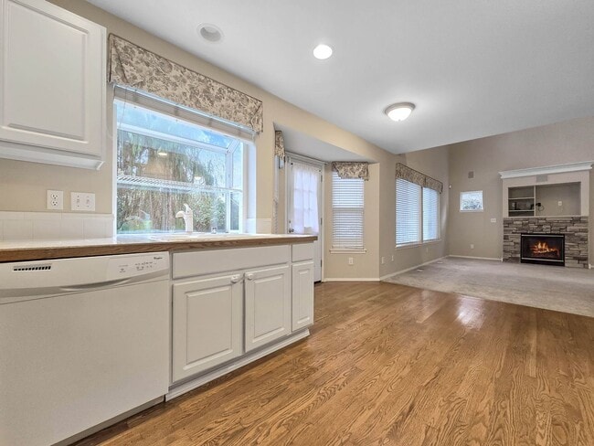 Building Photo - 2-Story modern home in Silver Firs. Large outdoor space!!!