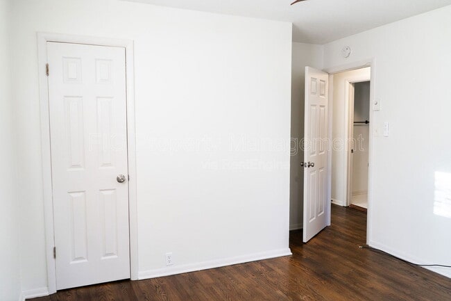 Building Photo - 2638 Dexter Ln