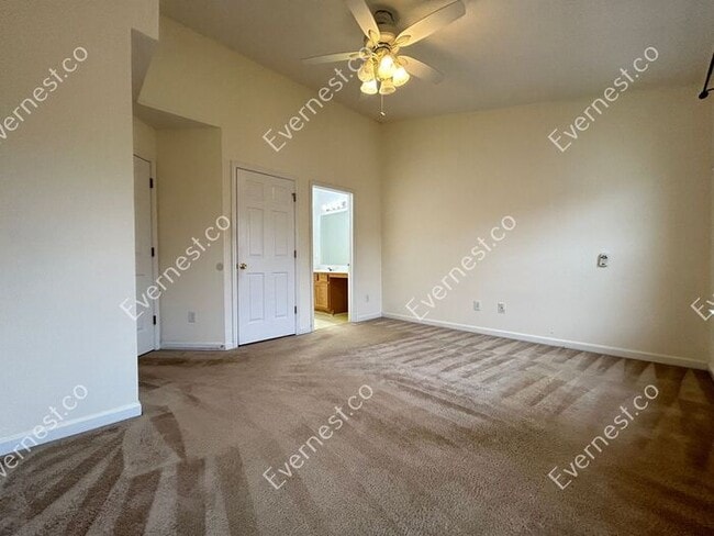 Building Photo - Bright 3-Bedroom Townhome with Ample Space...
