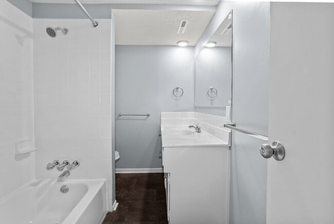 Building Photo - 5605 W 58th St