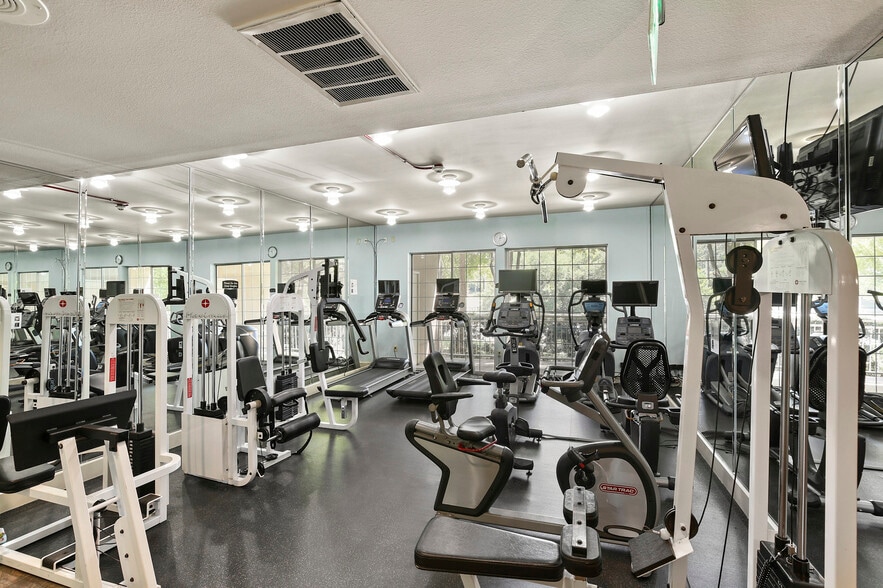 Building Photo - 3225 Turtle Creek Blvd