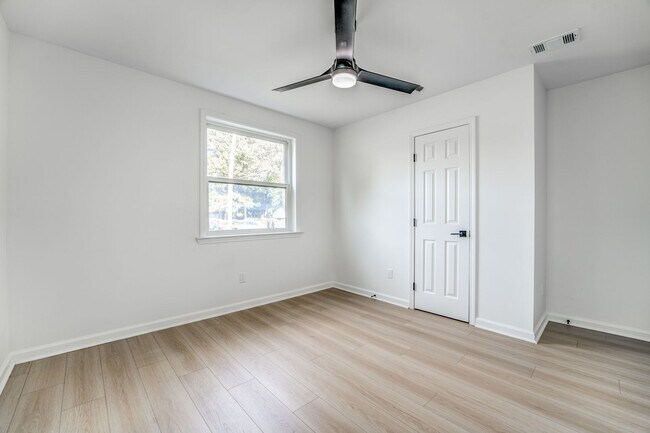 Building Photo - 1865 Ferber Ave