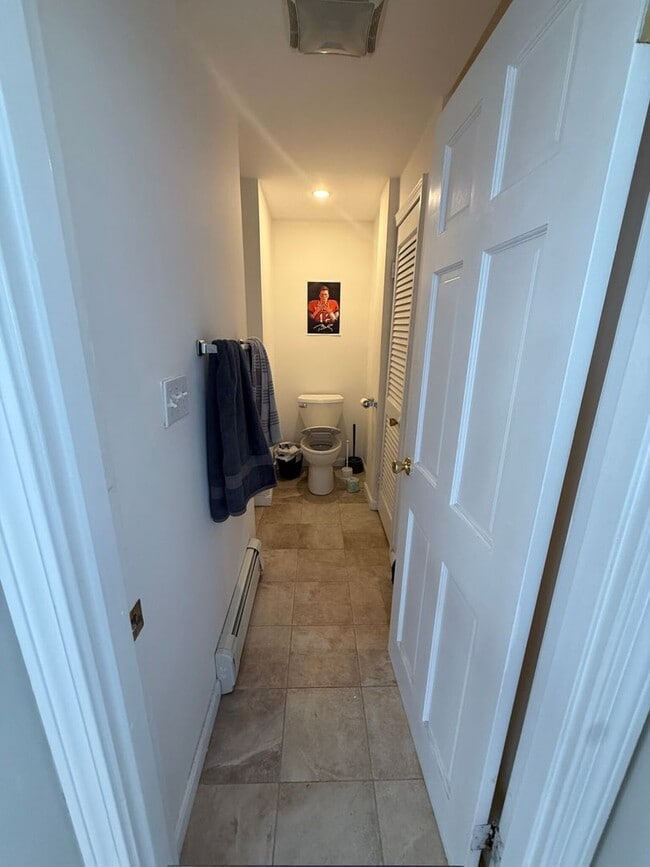 Building Photo - Check out this 2 bed in the North End...