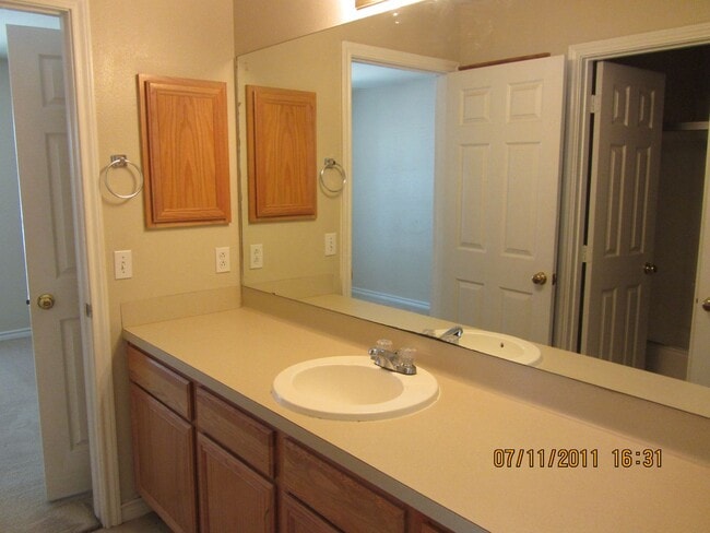 Building Photo - Spacious 3 Bedroom, 3 Bathroom Duplex in Steeplechase – Available for SUBLEASE August 4, 2025