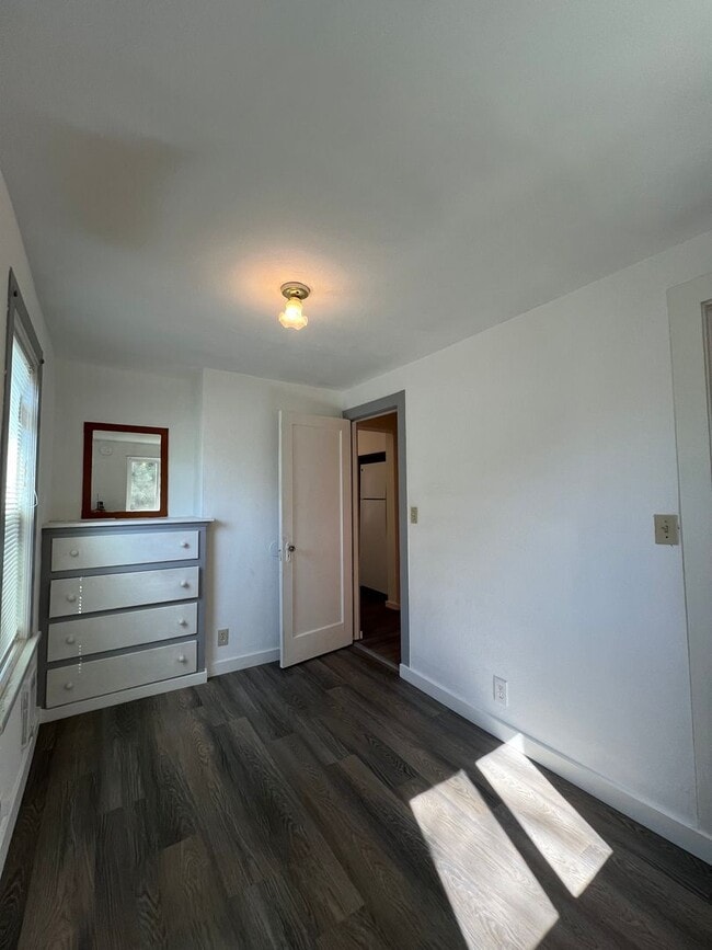 Building Photo - 1919 Duplex