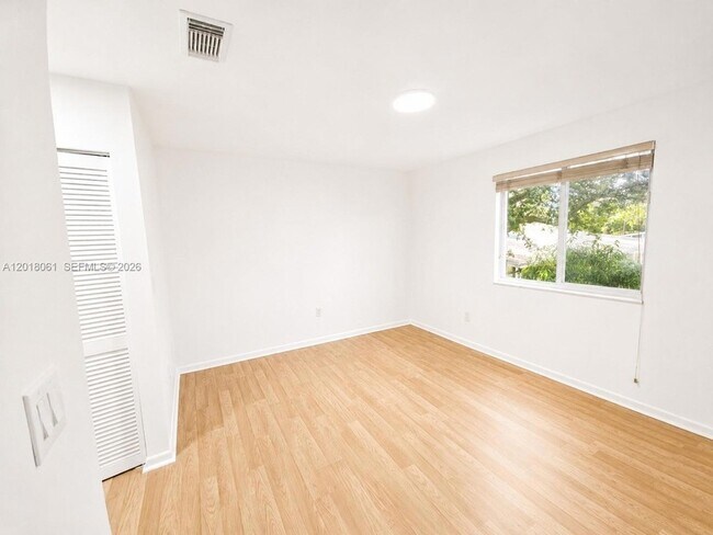 Building Photo - 15721 SW 137th Ave