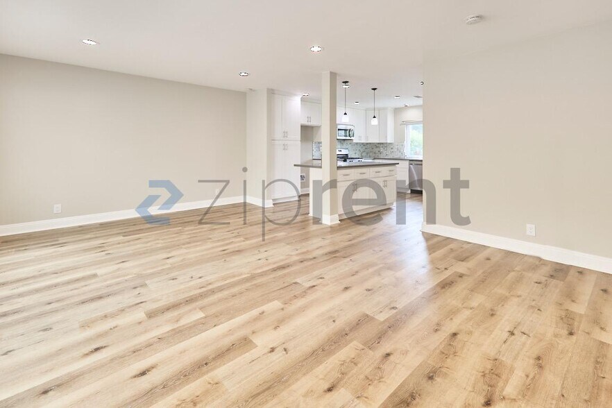 Building Photo - Unit