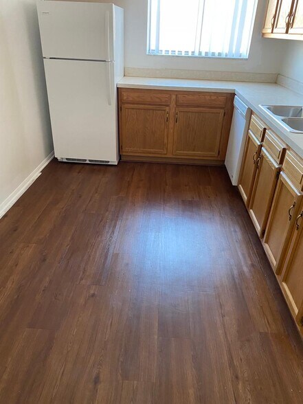 Building Photo - 1860 Axtell Dr