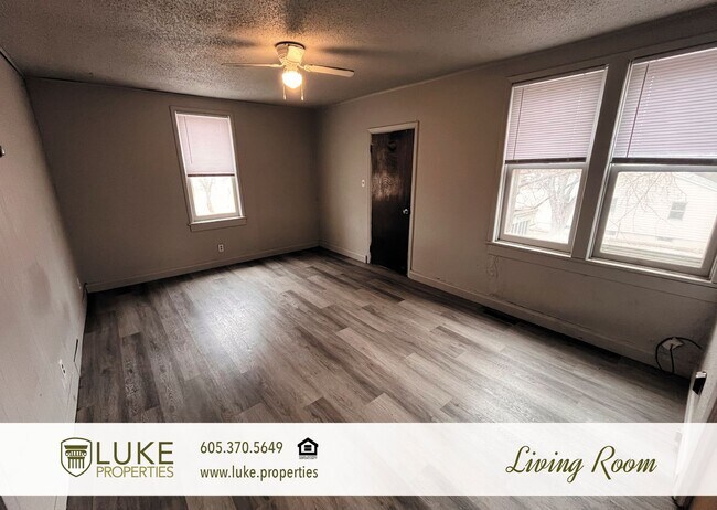 Building Photo - 320 S Dakota St