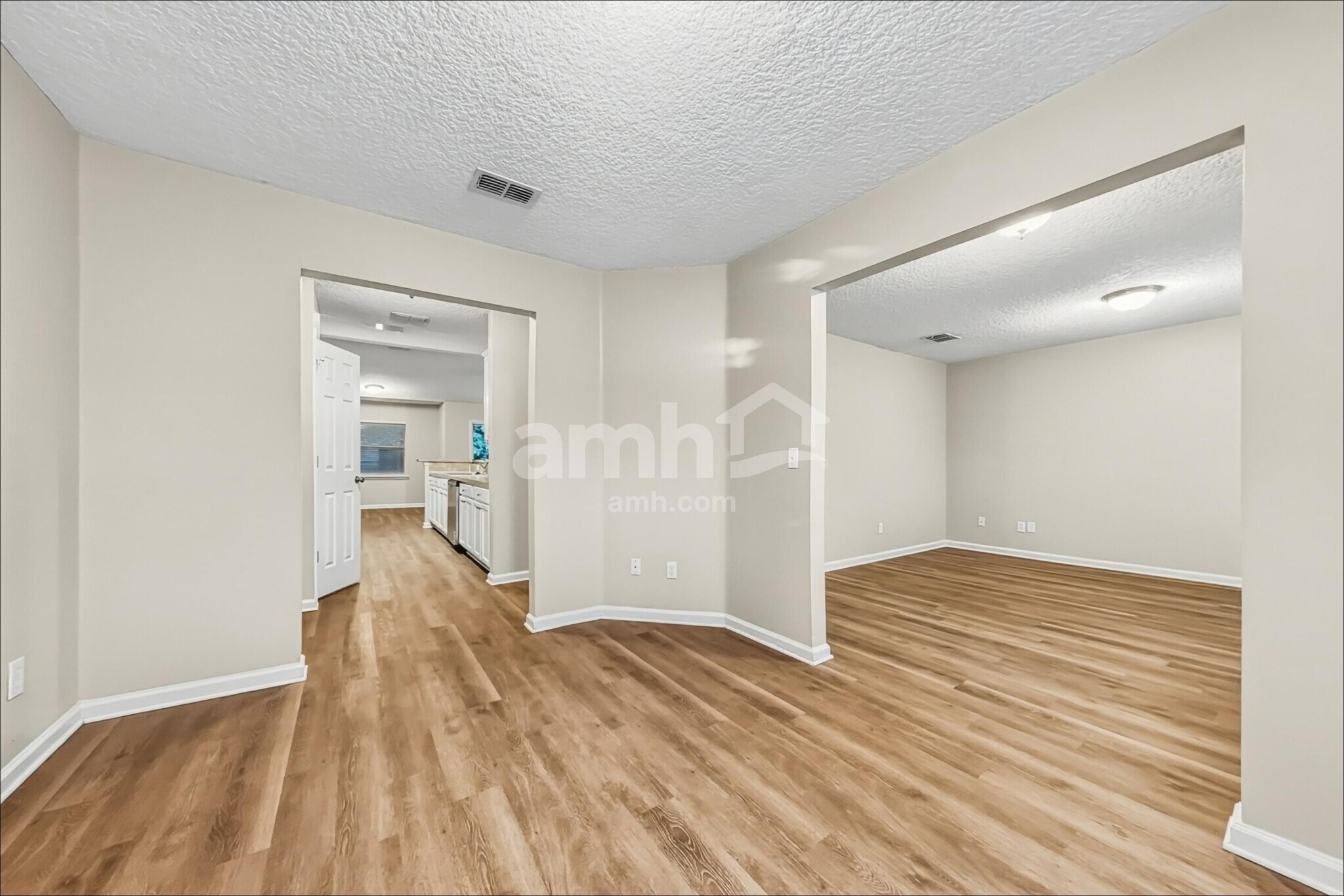 Building Photo - 1379 Samantha Cir E