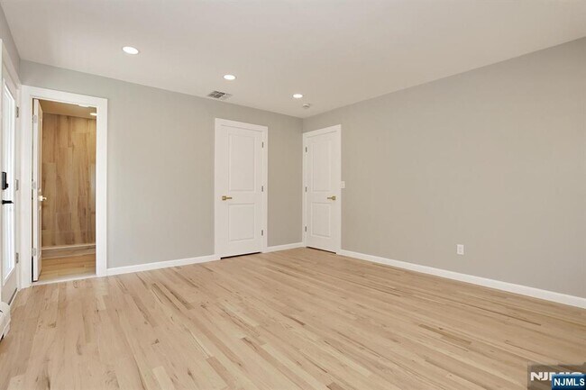 Building Photo - 415 Goffle Rd