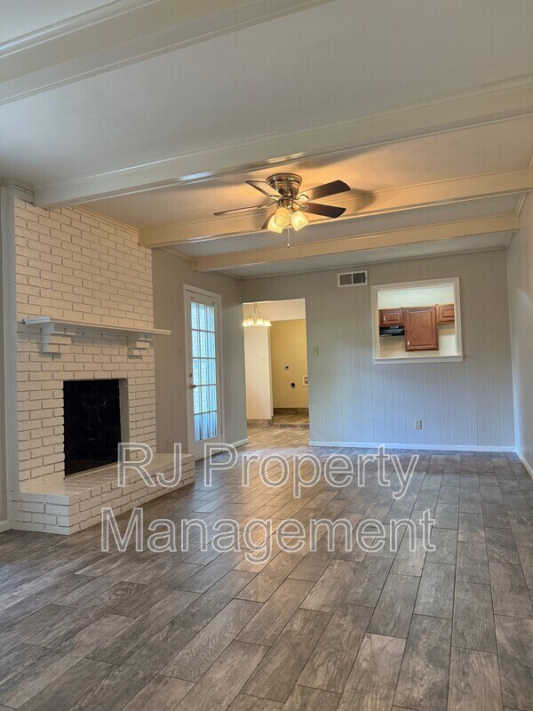 Building Photo - 3086 Estes St