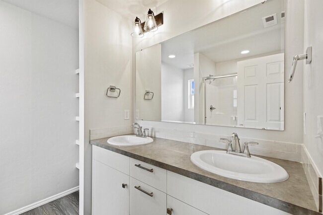 Building Photo - 12383 Genevieve St