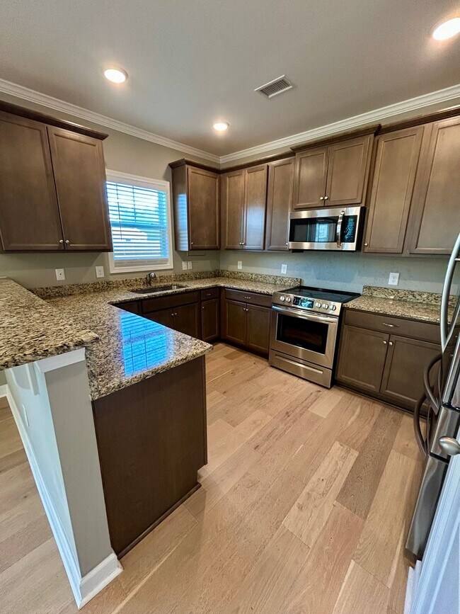 Building Photo - Beautiful 3/2.5 Home in Leland!
