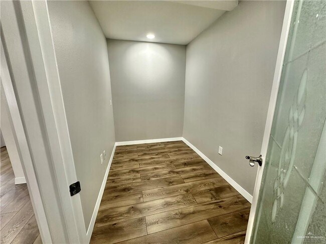 Building Photo - 15 Zinnia Ave