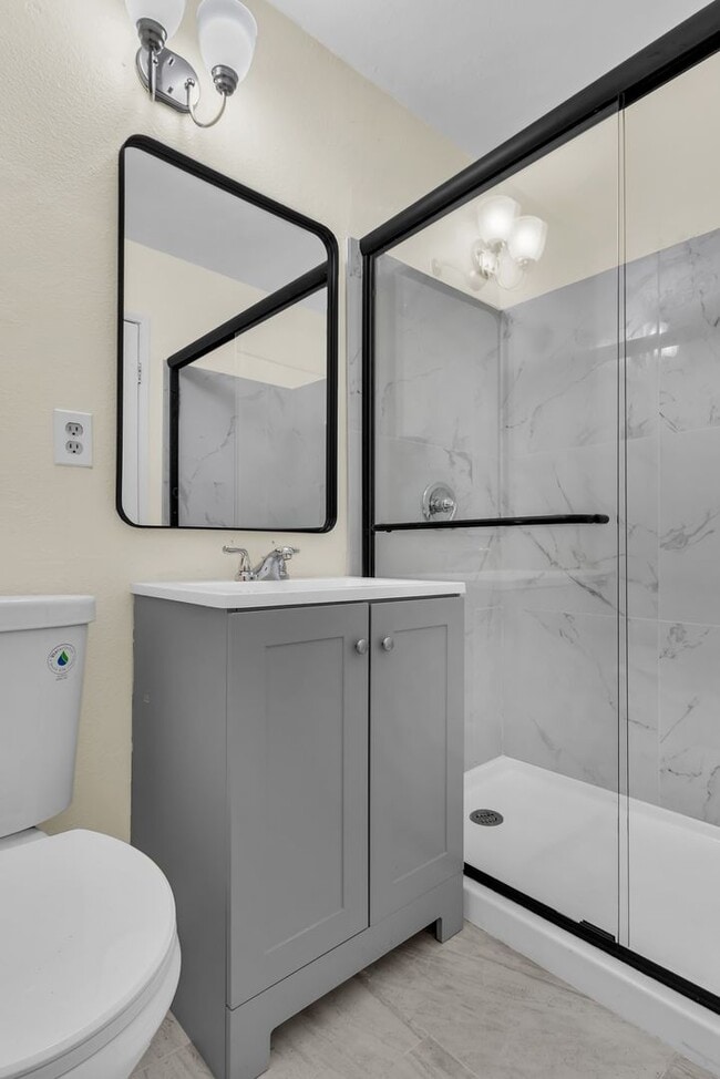 Building Photo - 1688 Bruin St