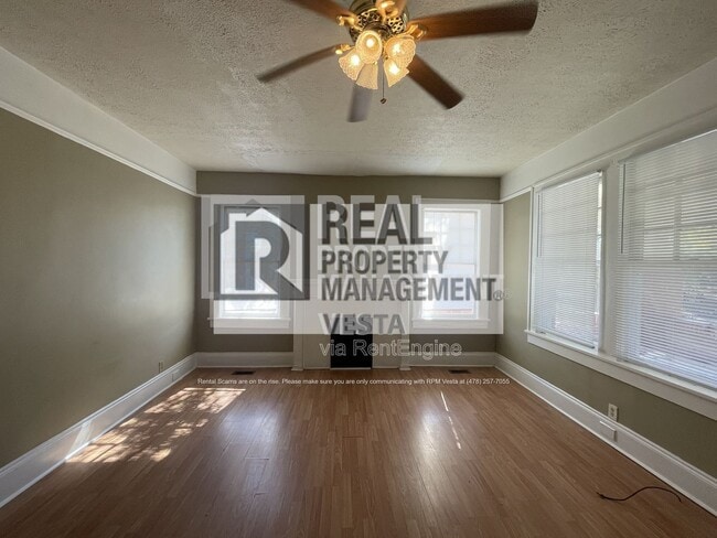 Building Photo - 1096 Hillyer Ave