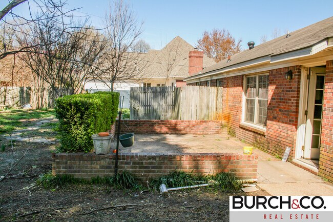 Building Photo - 1515 Kitchen St