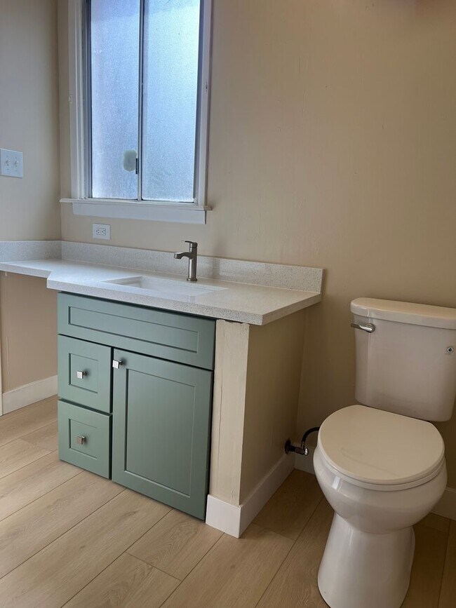 Building Photo - BEAUTIFULLY REMODELED HOME W/ HUGE OUTBUILDING!!