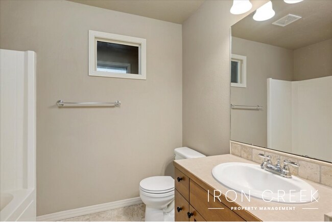 Building Photo - AVAILABLE JUNE 16