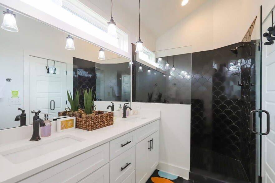 Building Photo - 2208 Elliott Ave