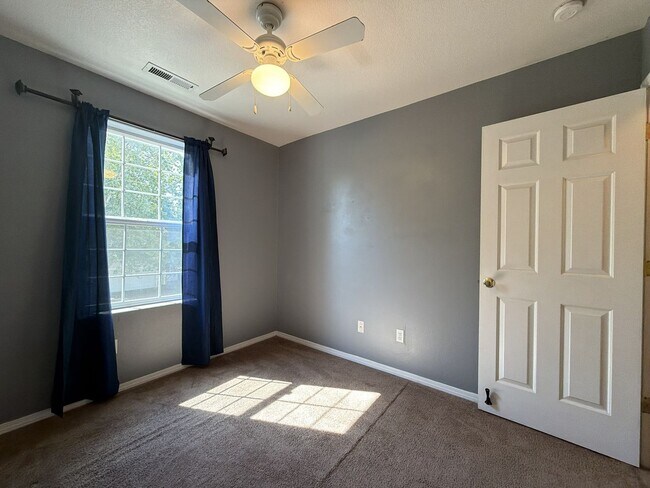 Building Photo - 5042 NE Schoeler Cir