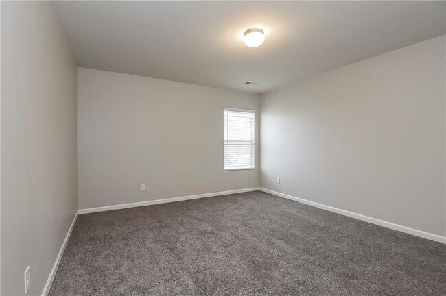 Building Photo - 607 Royal Crest Ct
