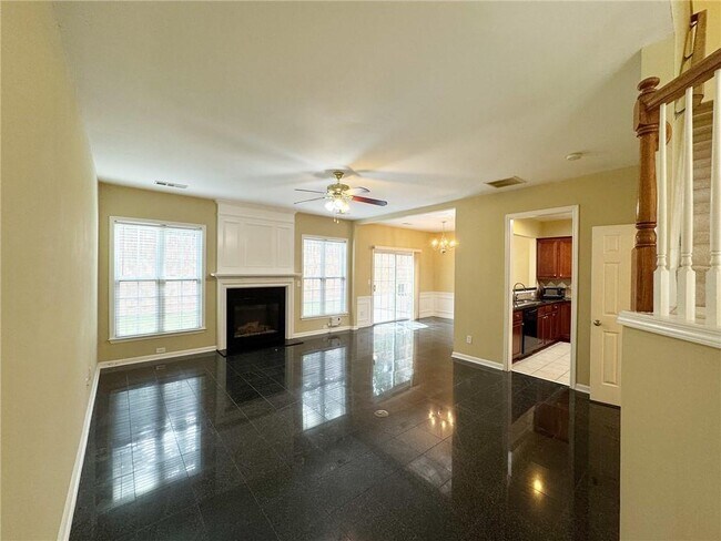 Building Photo - 2442 Fairlie Dr