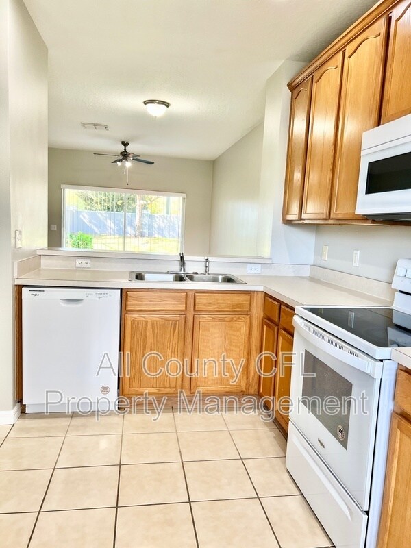 Building Photo - 9305 Jasmine Flower Ln