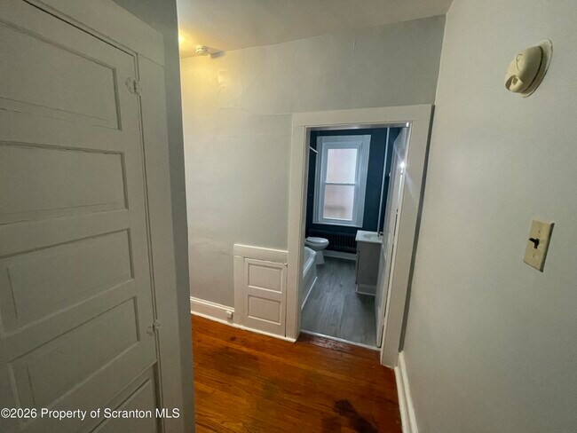 Building Photo - 949 N Irving Ave