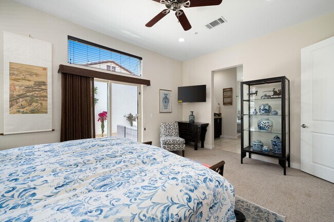 Building Photo - 53385 Avenida Mendoza