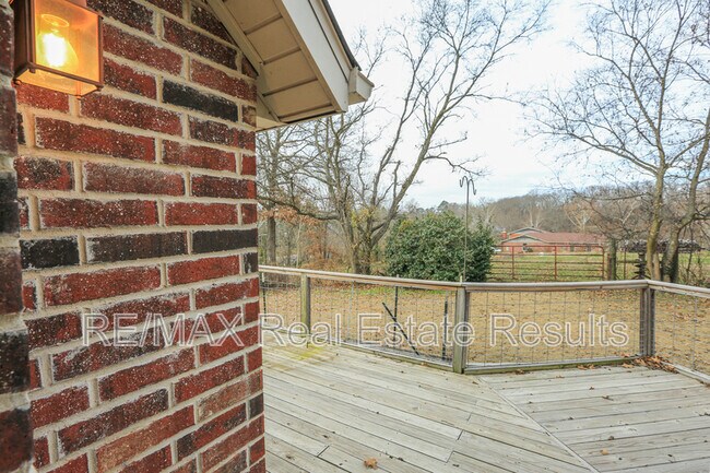 Building Photo - 303 NW Palomino St