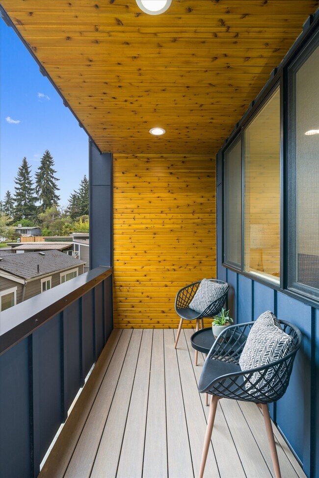 Deck - 2151 N 147th St