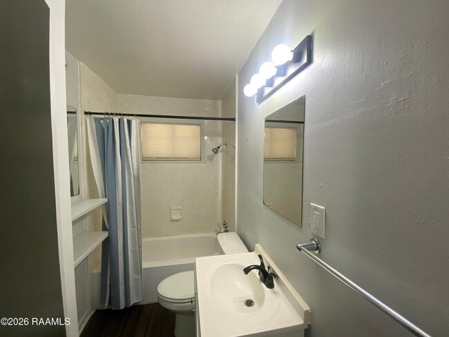 Building Photo - 719 Bluebell St