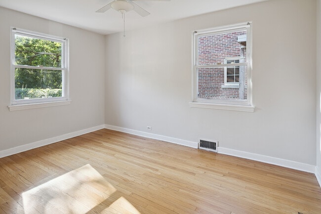 Building Photo - 5419 N Virginia Ave