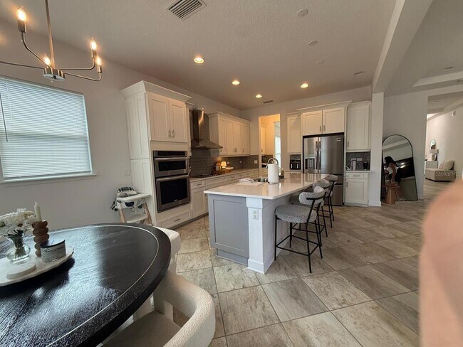 Building Photo - 12913 Utopia Lp