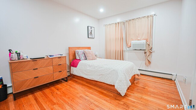 Building Photo - 523 Treat Ln