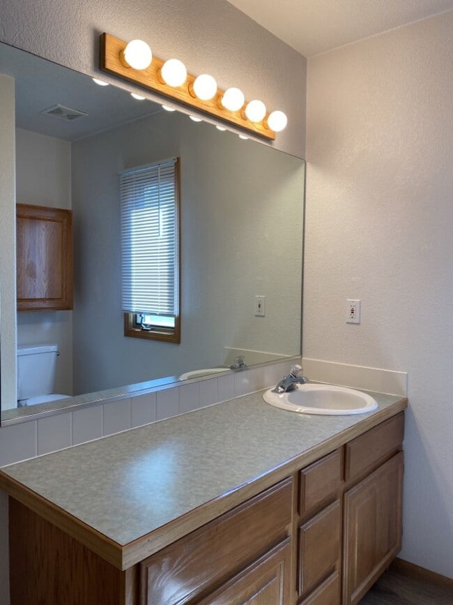 Building Photo - 2325 Northbrook Dr